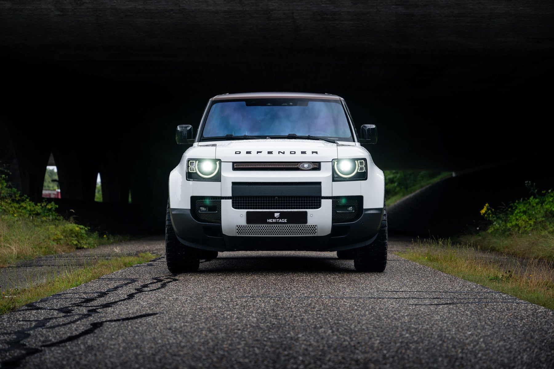 Defender 110 P400e - Fuji white and bronze