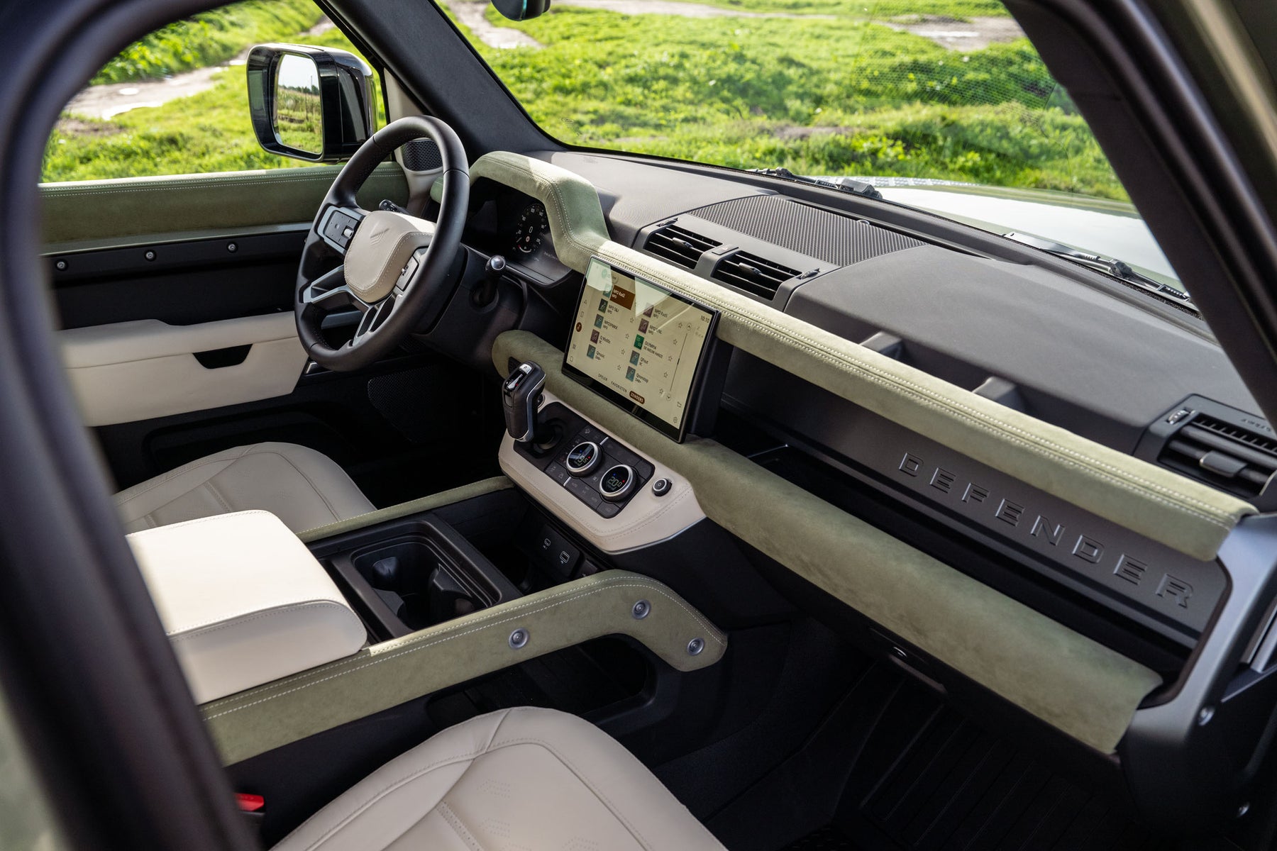 Defender 110 P400e - Pangea green
