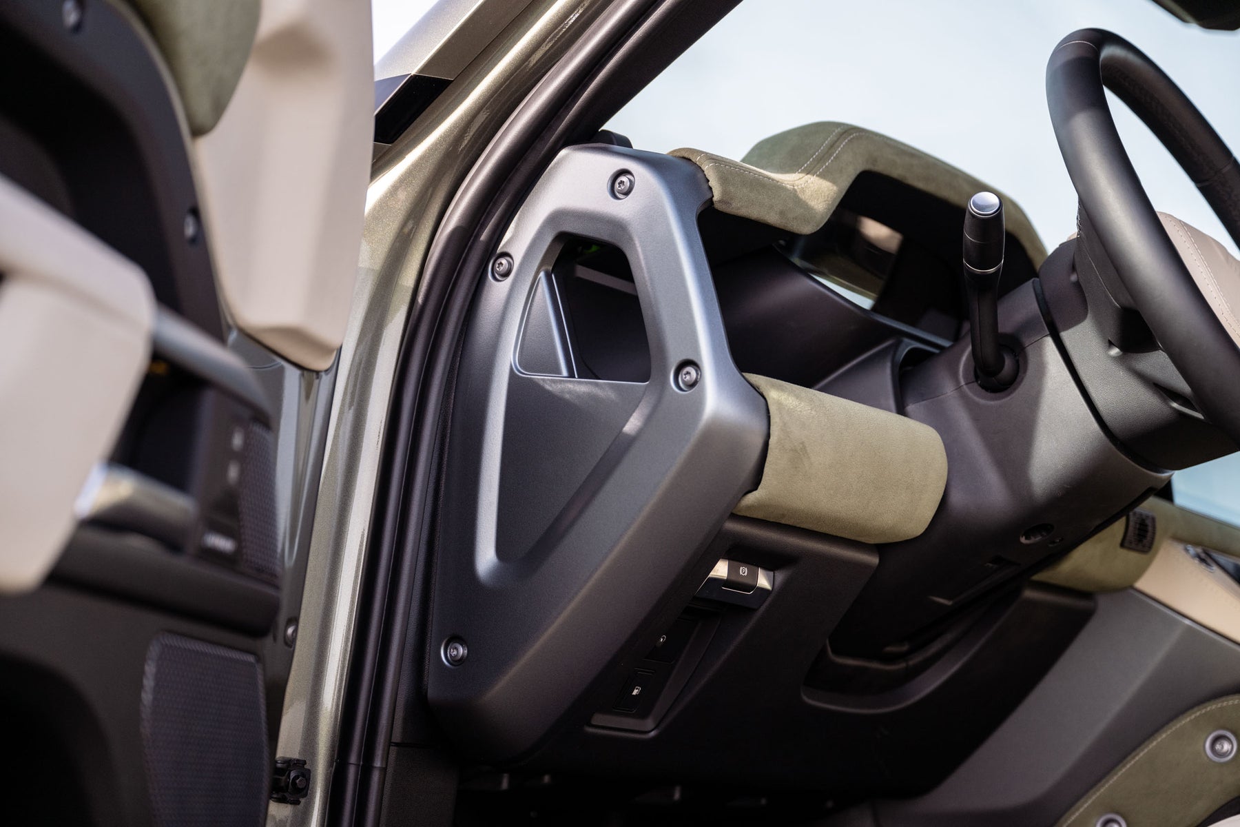 Defender 110 P400e - Pangea green