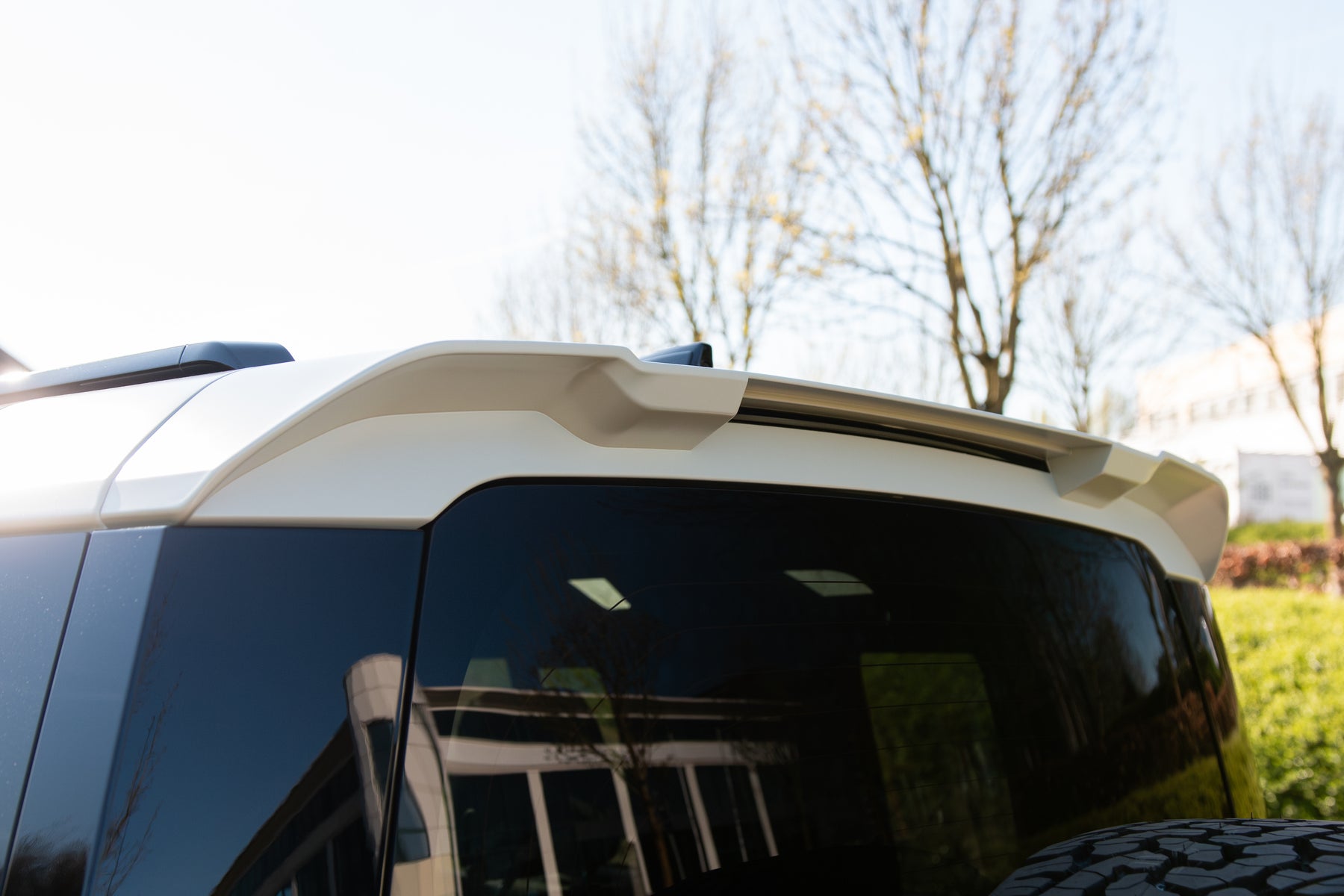 Defender 110 P300e - Pangea green - beige roof
