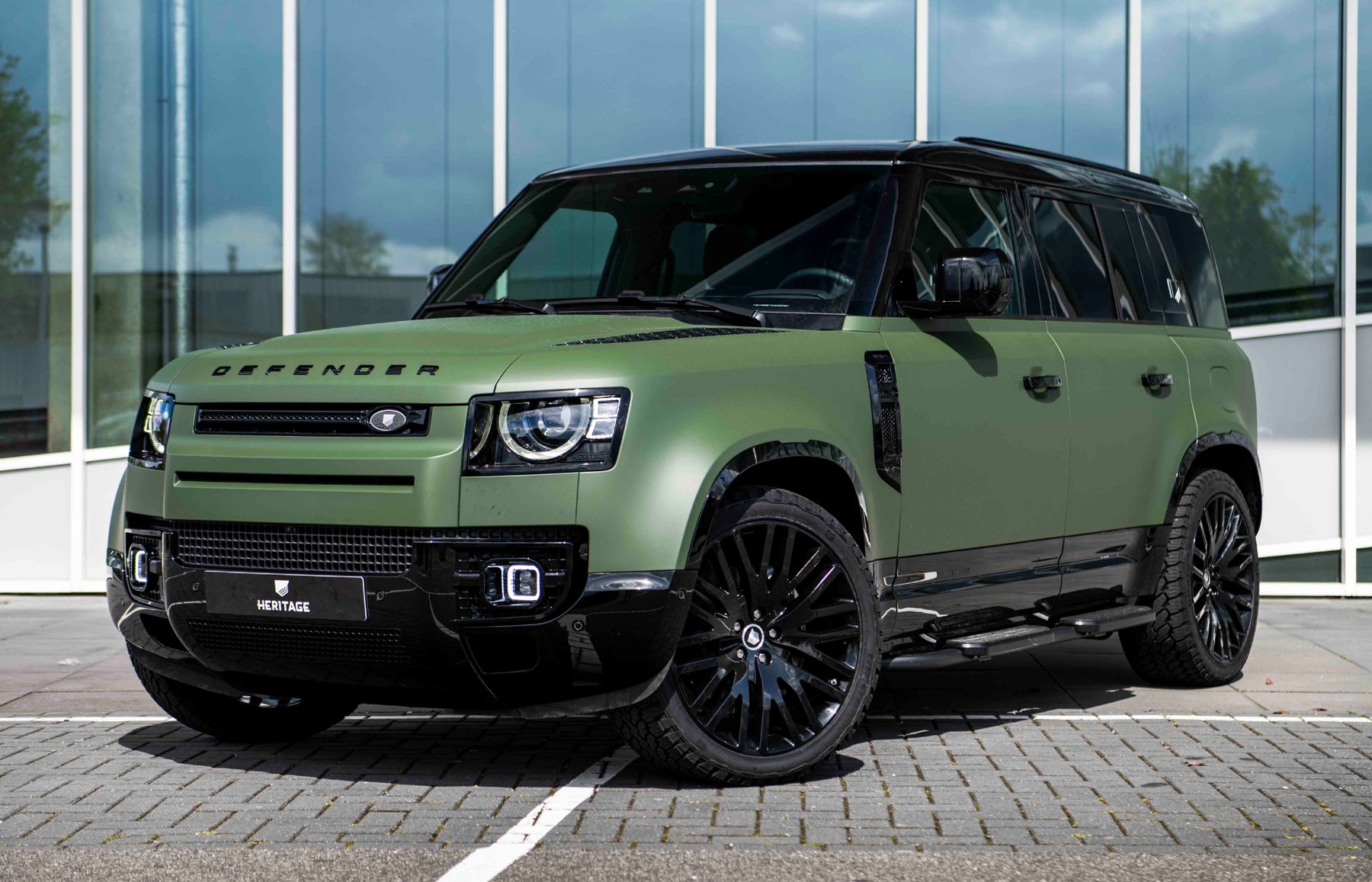 Defender 110 P400e - Matte green