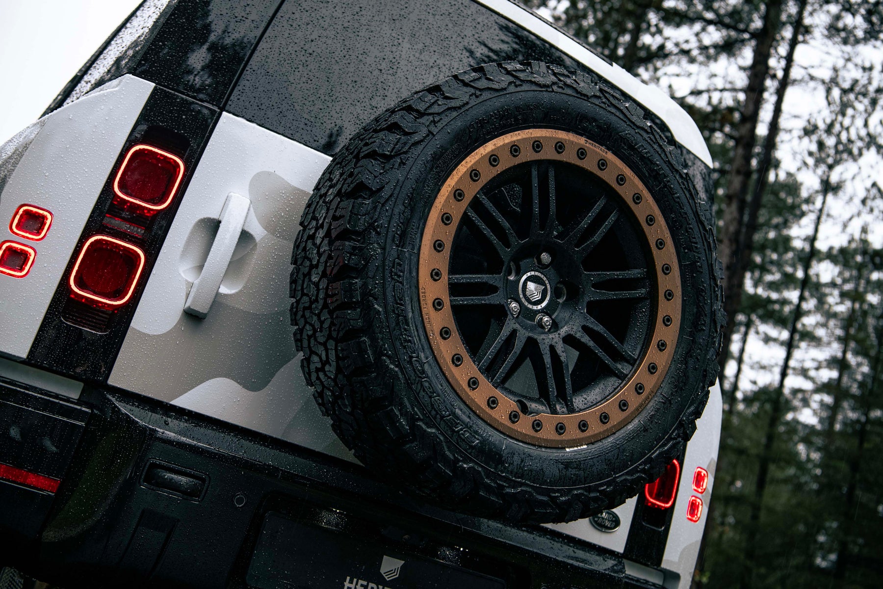 Defender 110 P400e - Camo fuji white