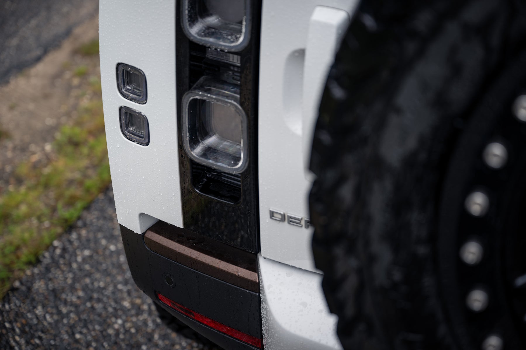 Defender 110 P400e - Fuji white and bronze