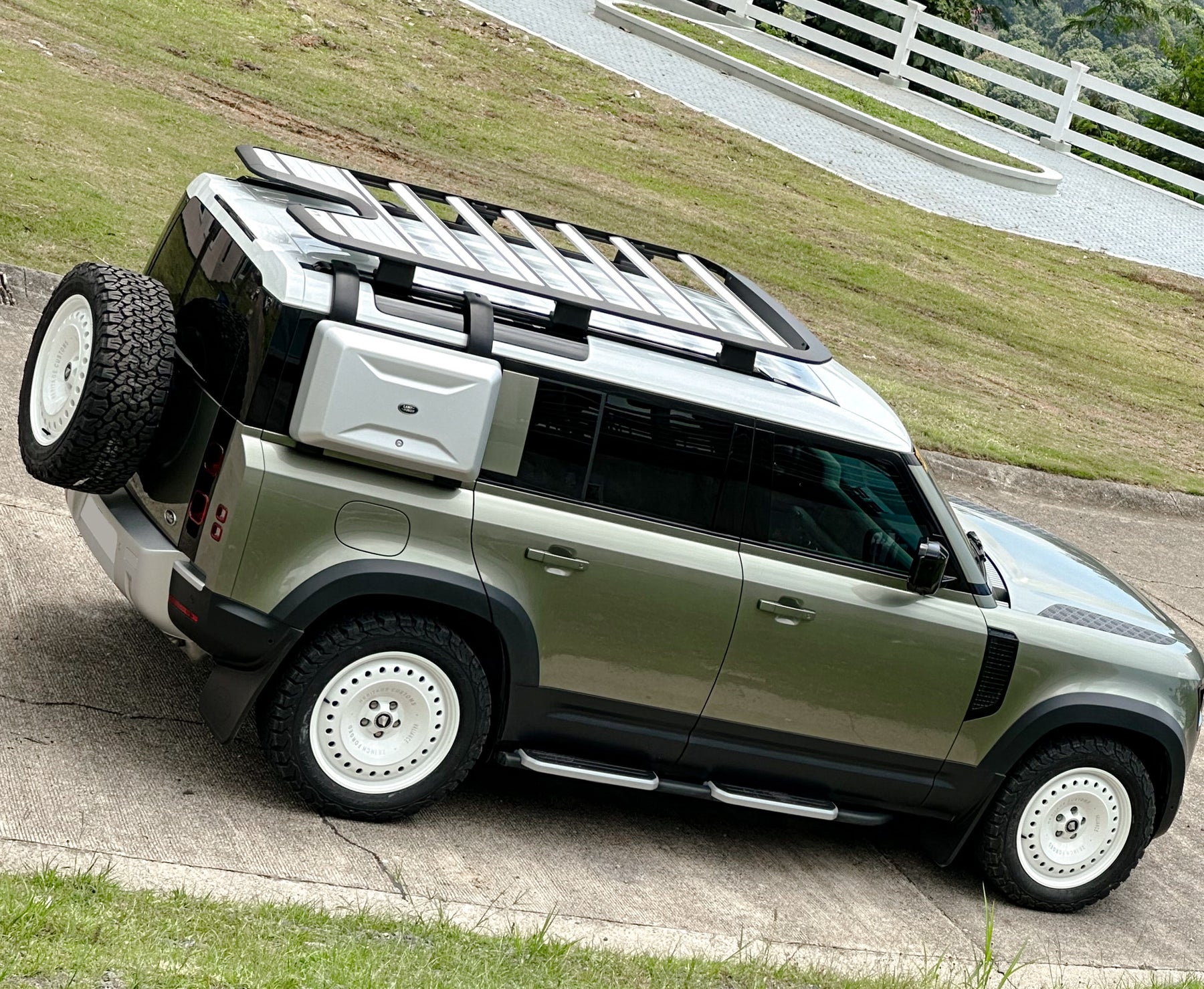 Defender 110 P400 - Pangea green