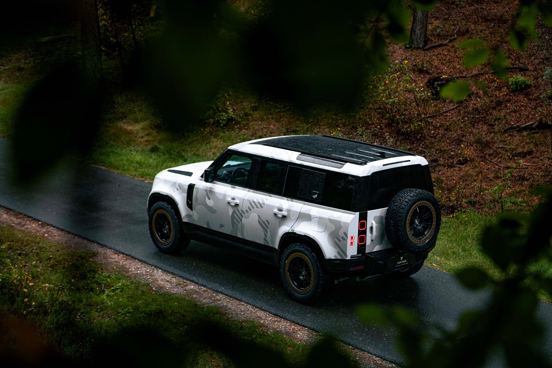 Defender 110 P400e - Camo fuji white