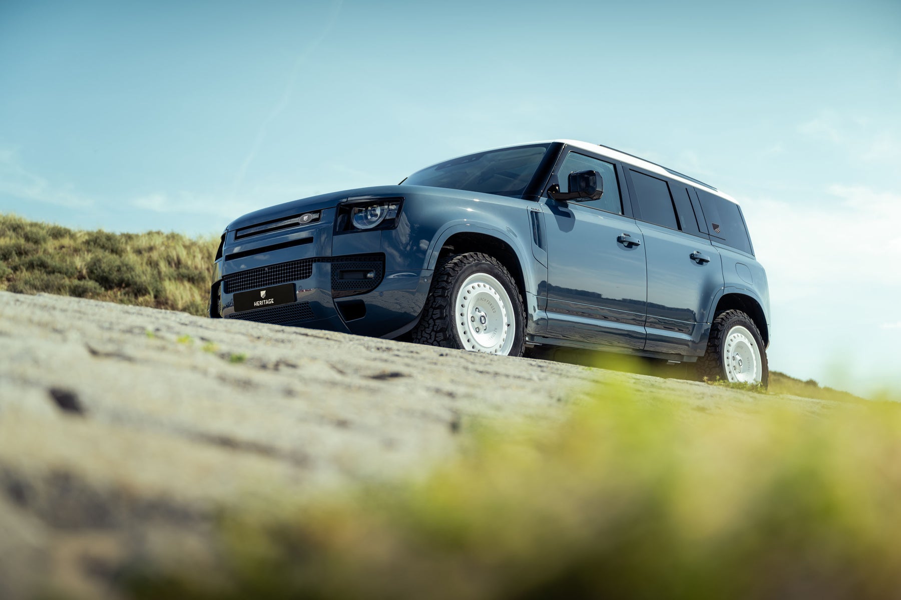 Defender 110 P400e - Tasman blue with white roof