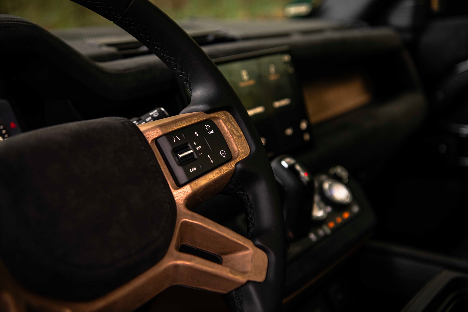 Defender 110 P400e - Santorini black & bronze