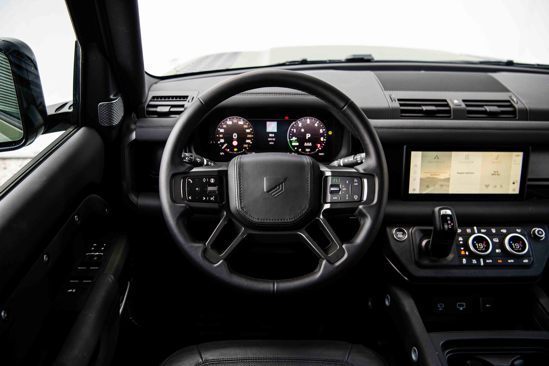 Defender 110 P400e - Matte green