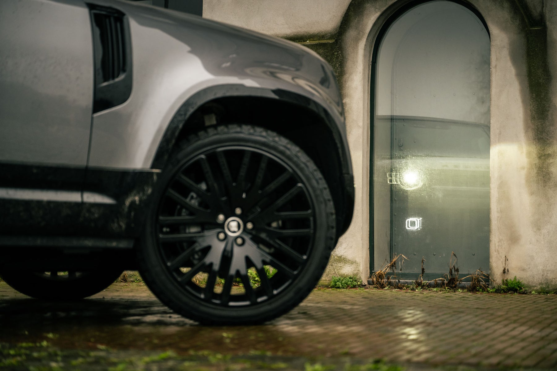 Defender 110 P400e - Eiger grey black pack