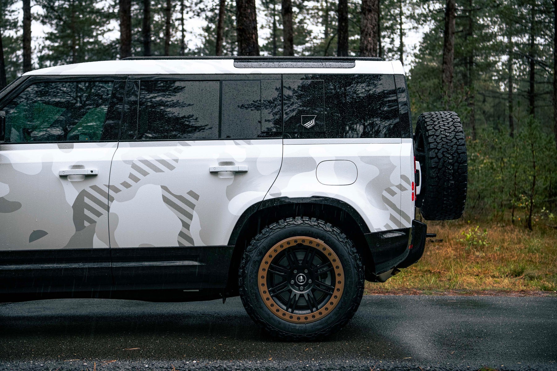 Defender 110 P400e - Camo fuji white