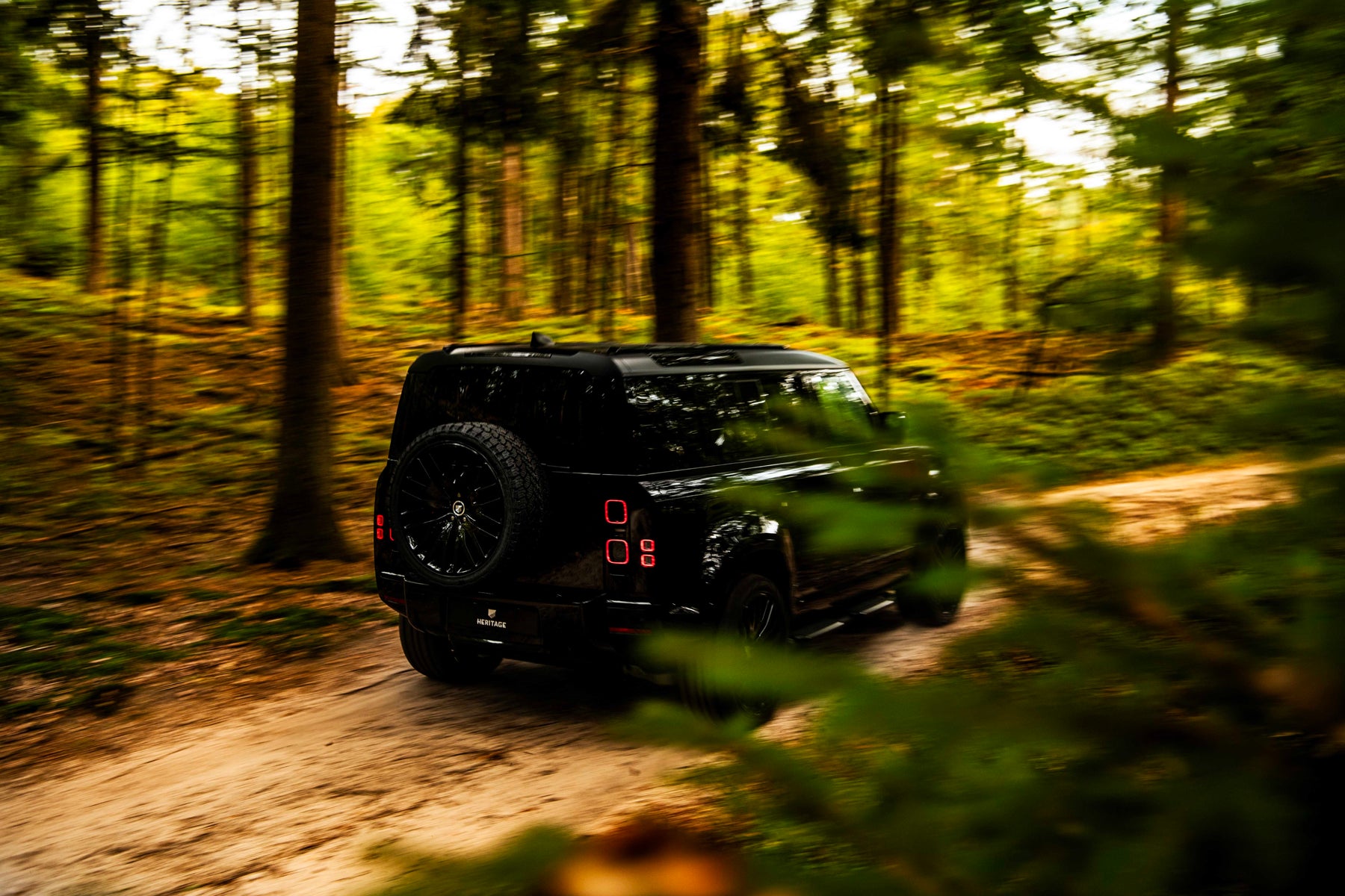 Defender 110 P400e - Santorini black & bronze