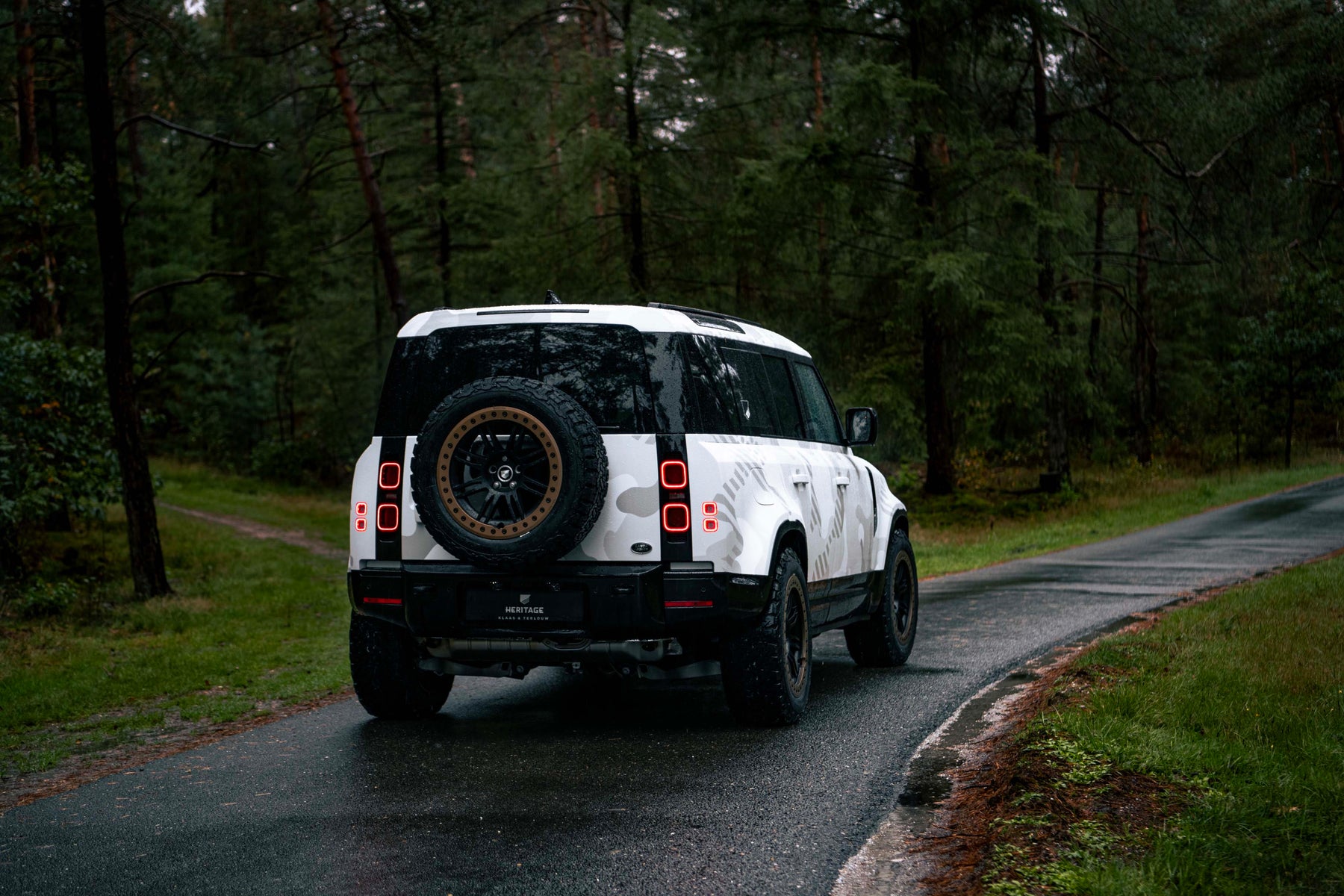 Defender 110 P400e - Camo fuji white