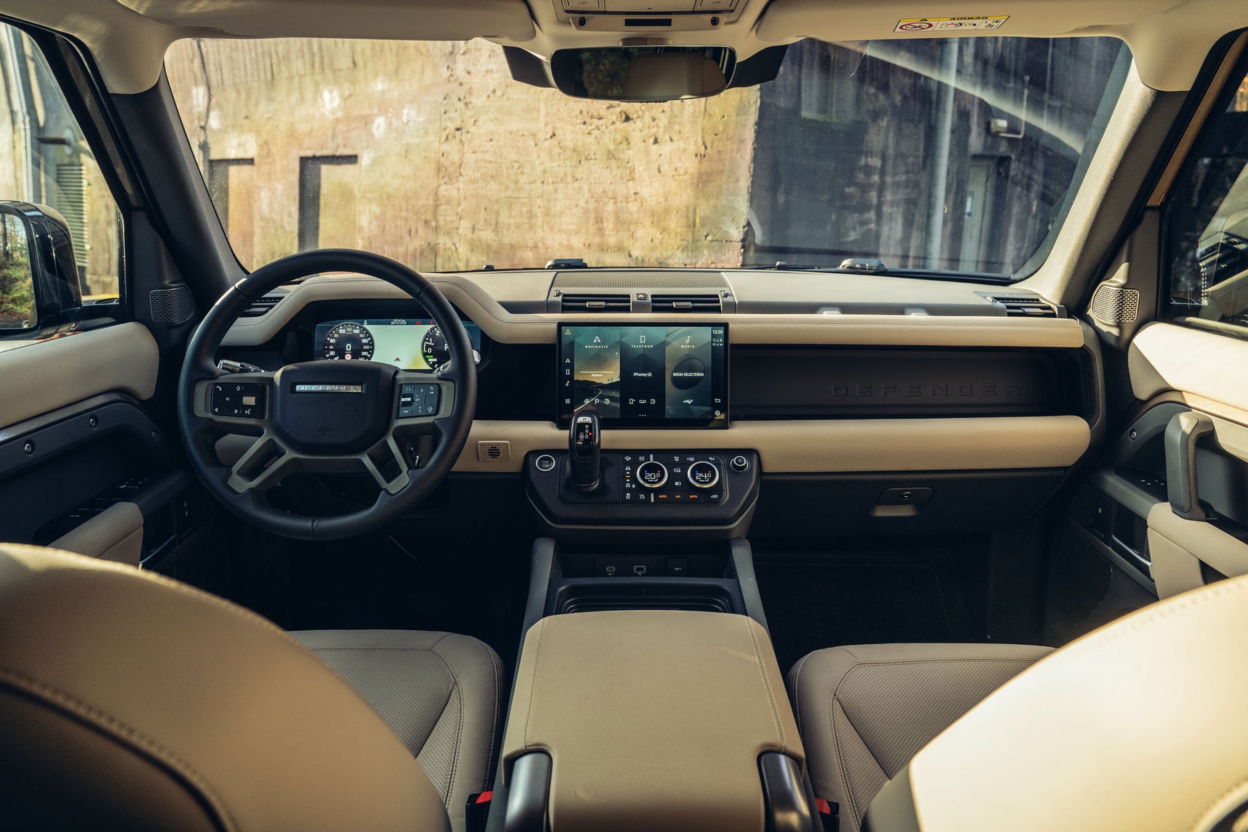 Defender 110 P400e - Gondwana stone