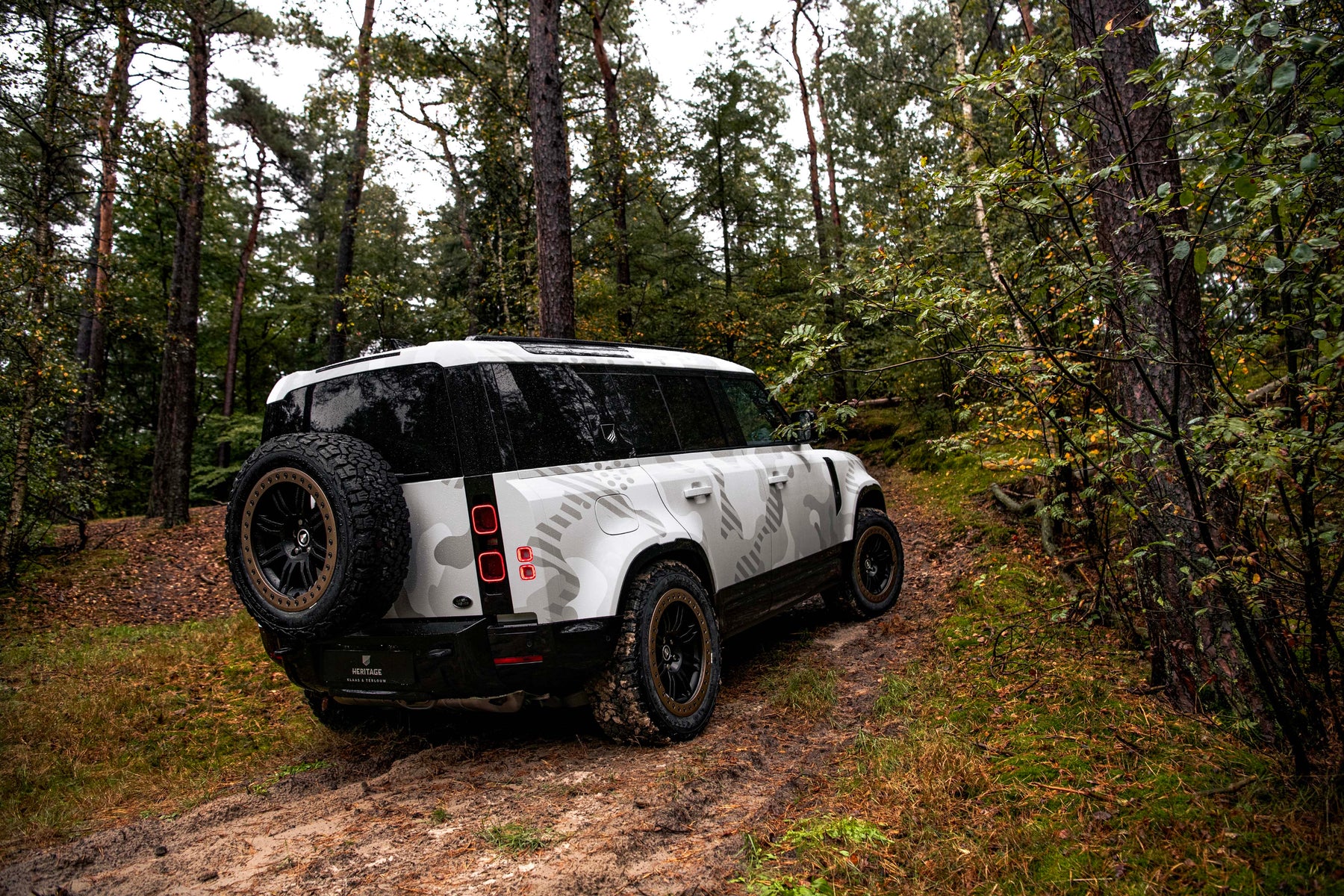 Defender 110 P400e - Camo fuji white