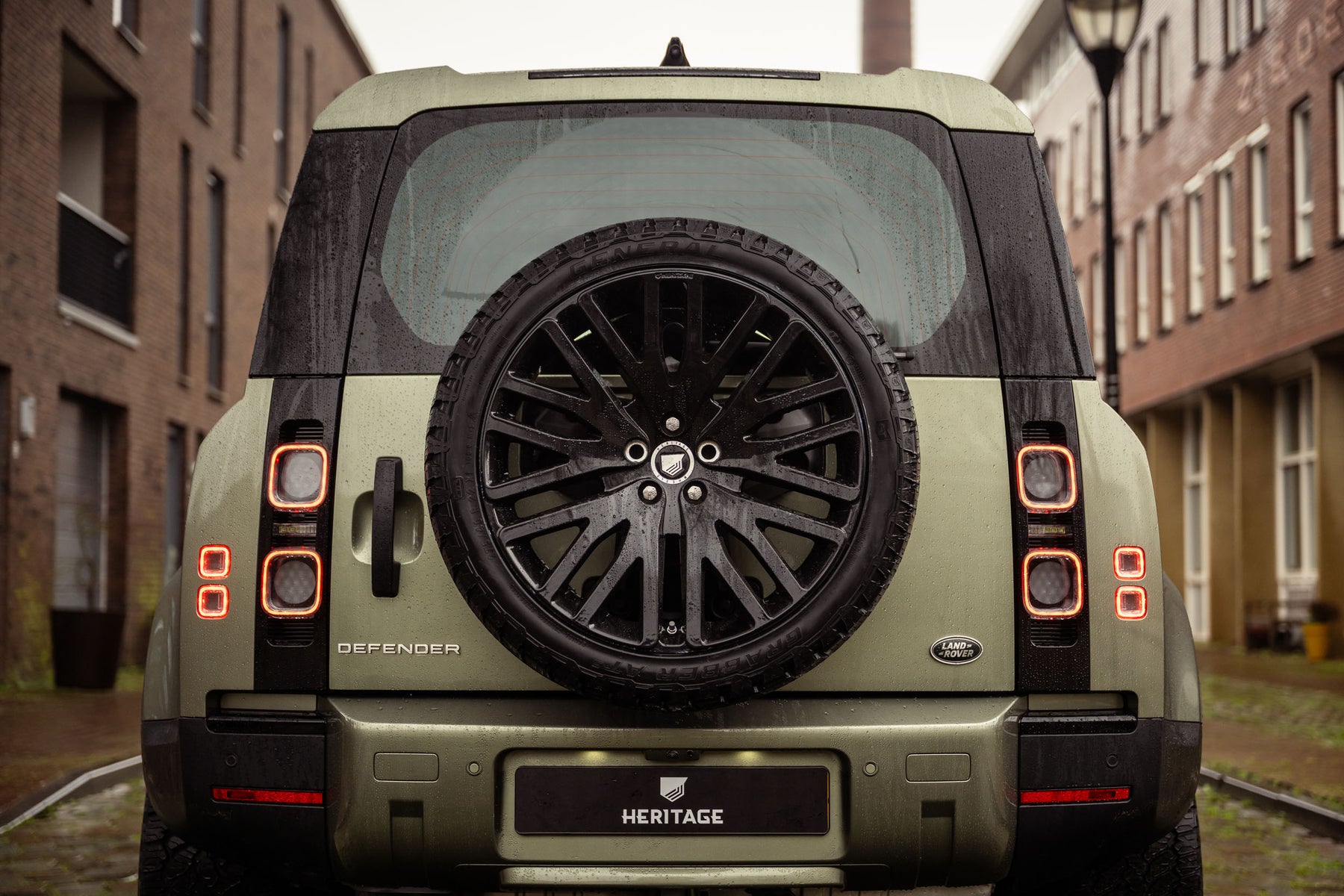 Defender 110 D300 - Pangea green