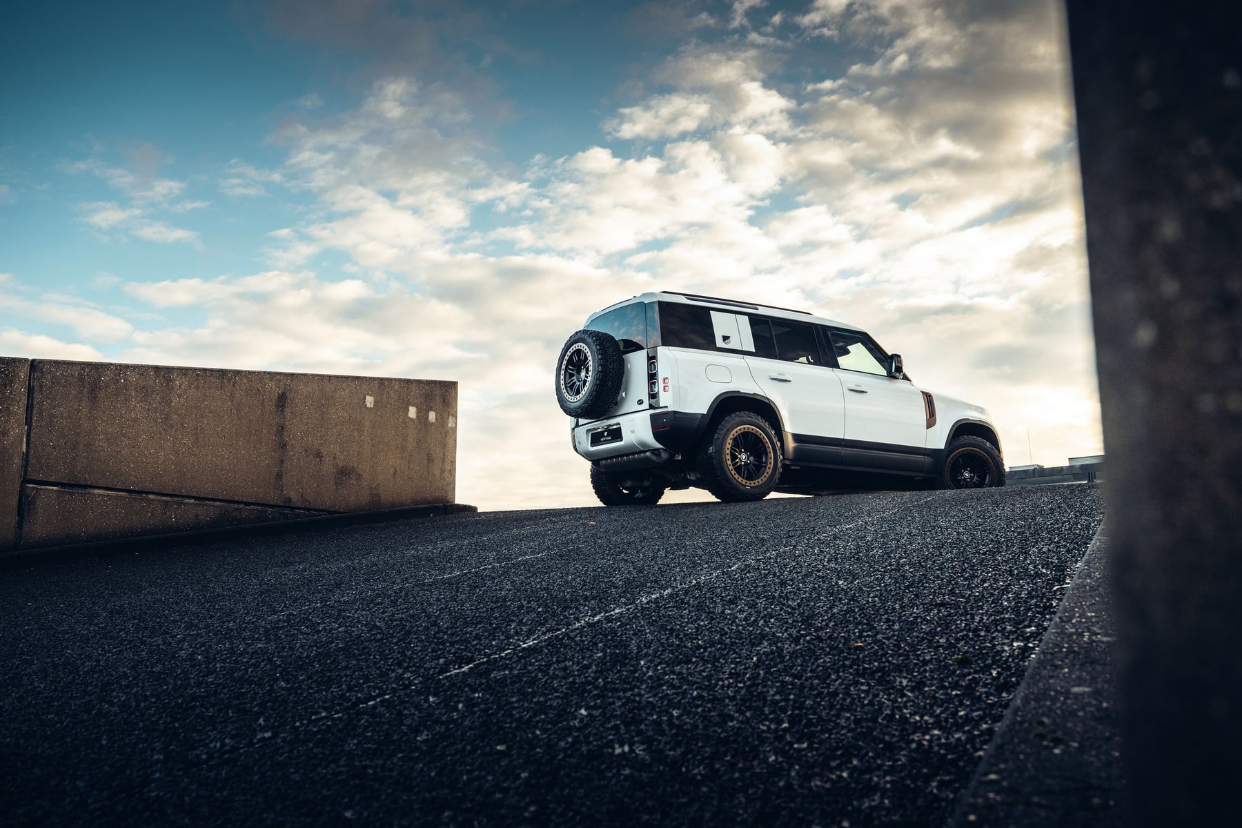 Defender 110 P400e - Fuji white