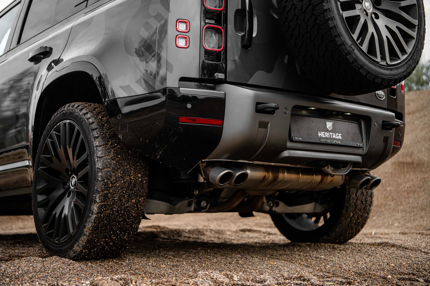 Defender 110 P525 V8 - Camo santorini black