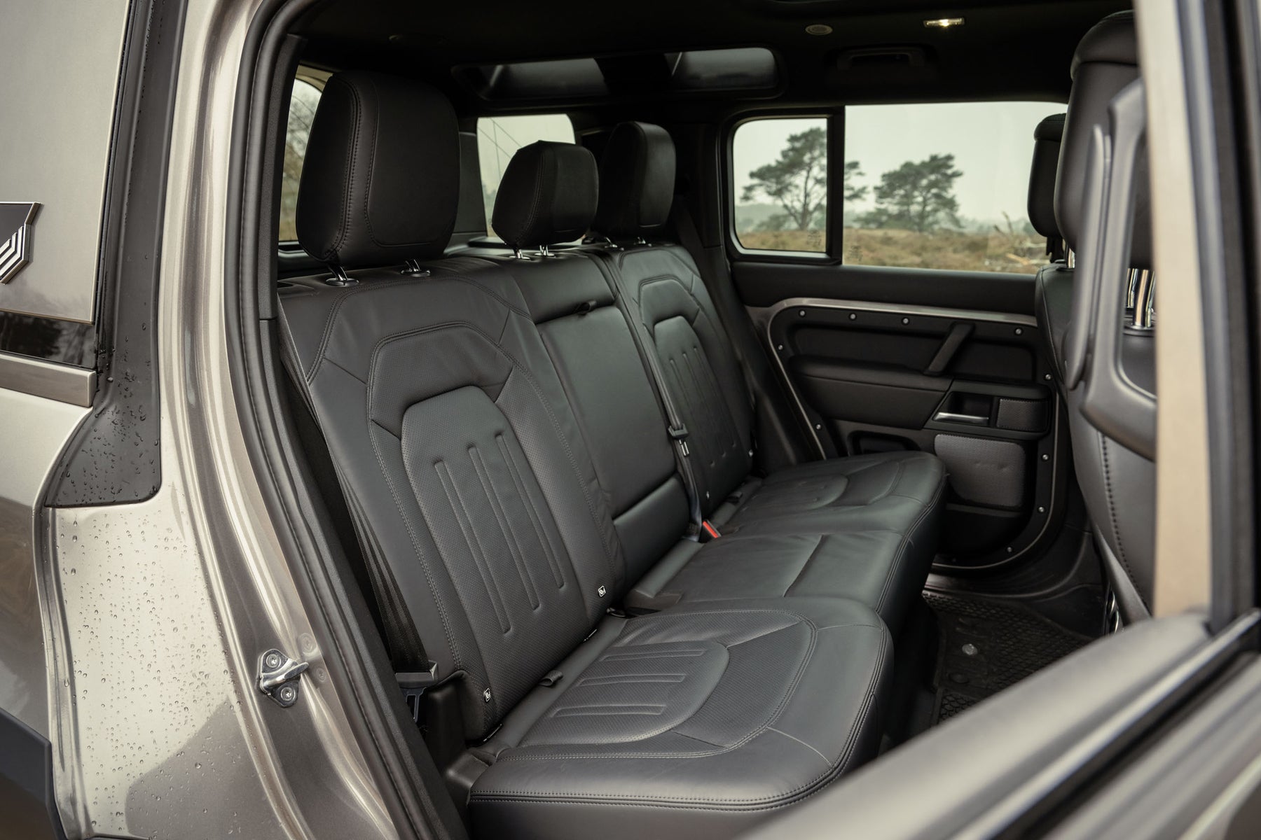 Defender 110 P400e - Silicon Silver