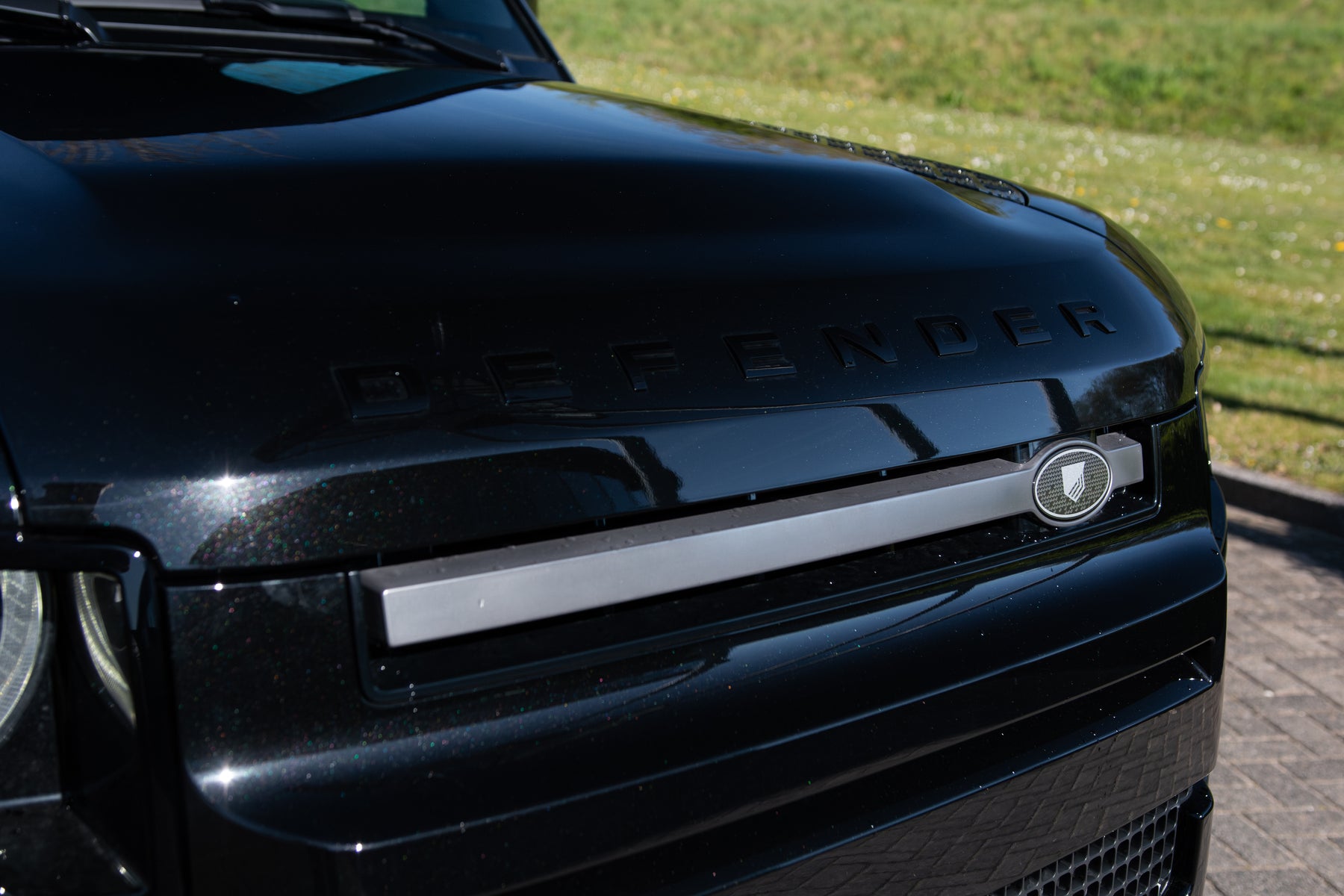 Defender 110 P300e - Santorini black gun metal