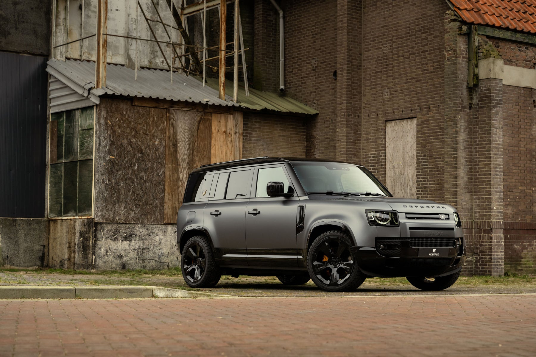 Defender 110 P400e - Satin grey