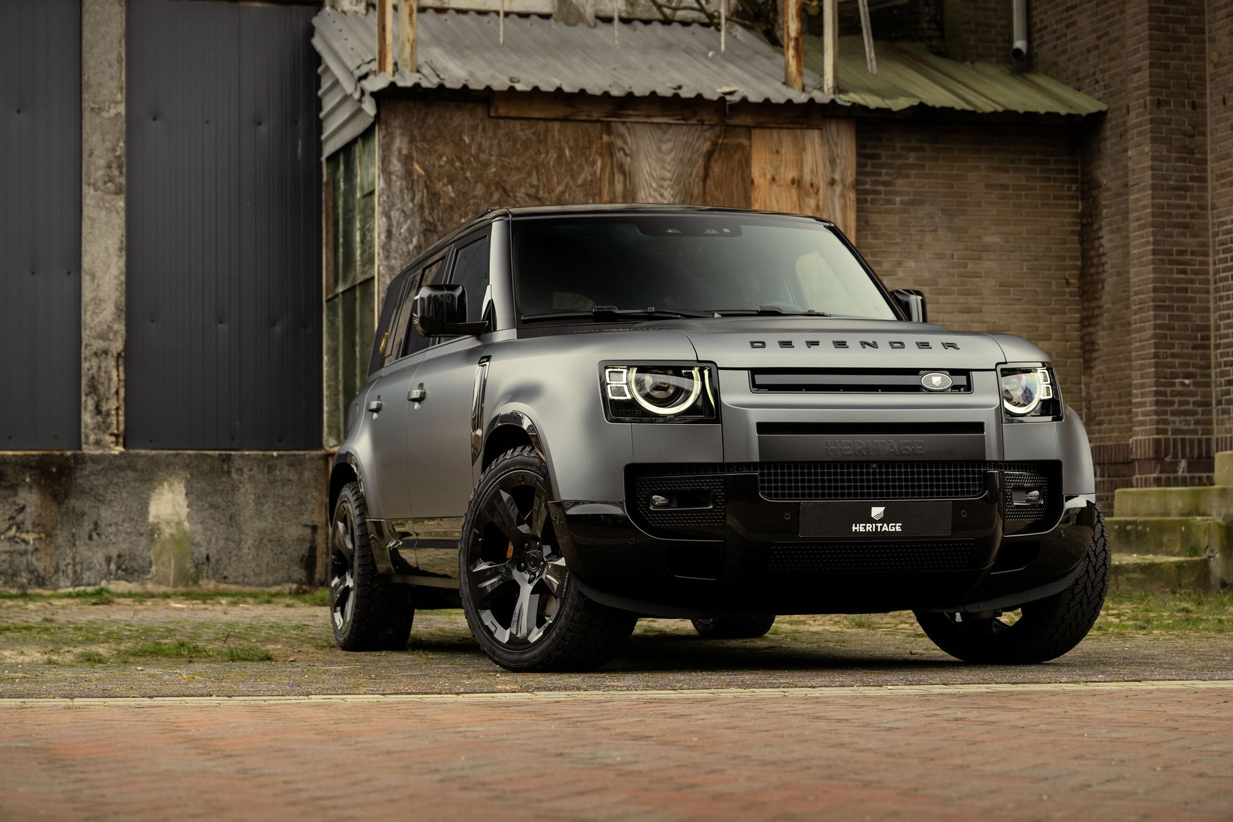 Defender 110 P400e - Satin grey