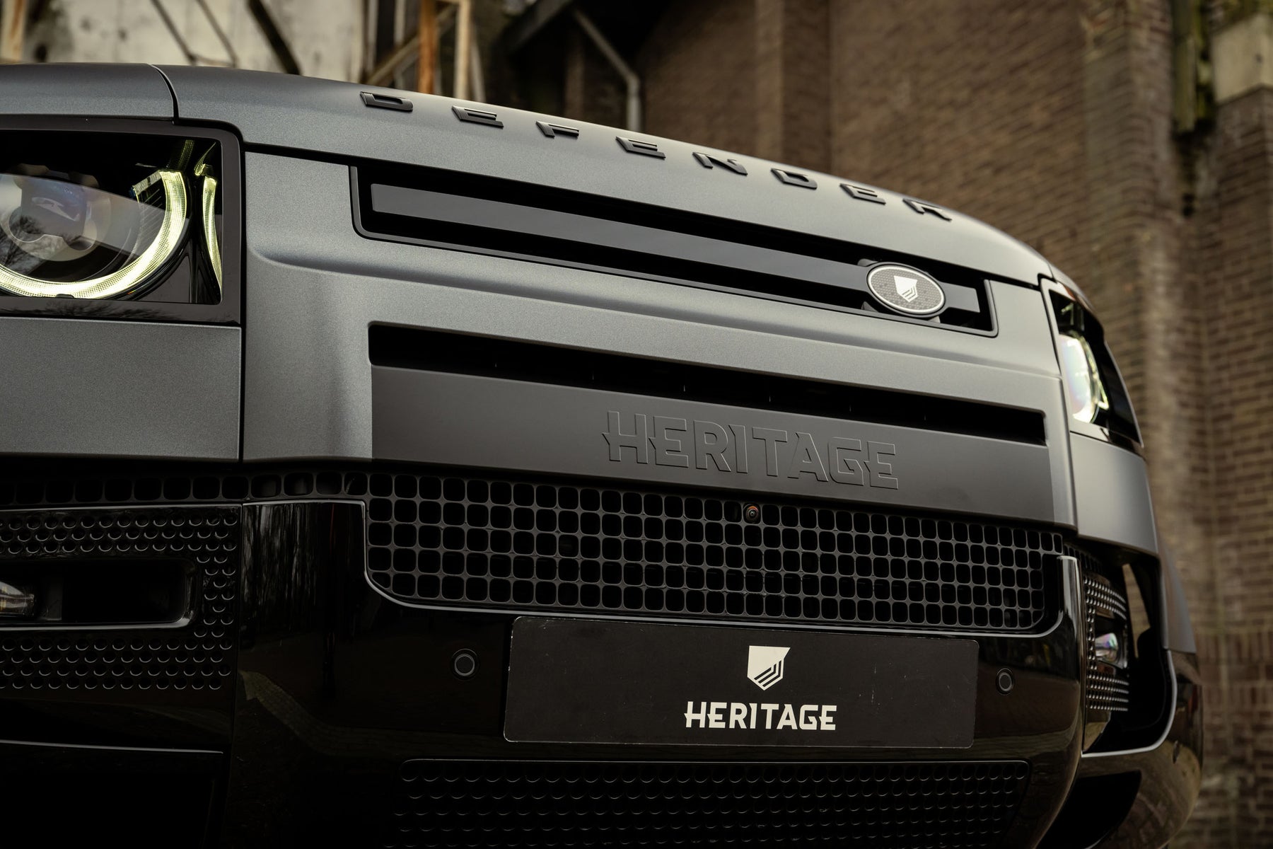 Defender 110 P400e - Satin grey