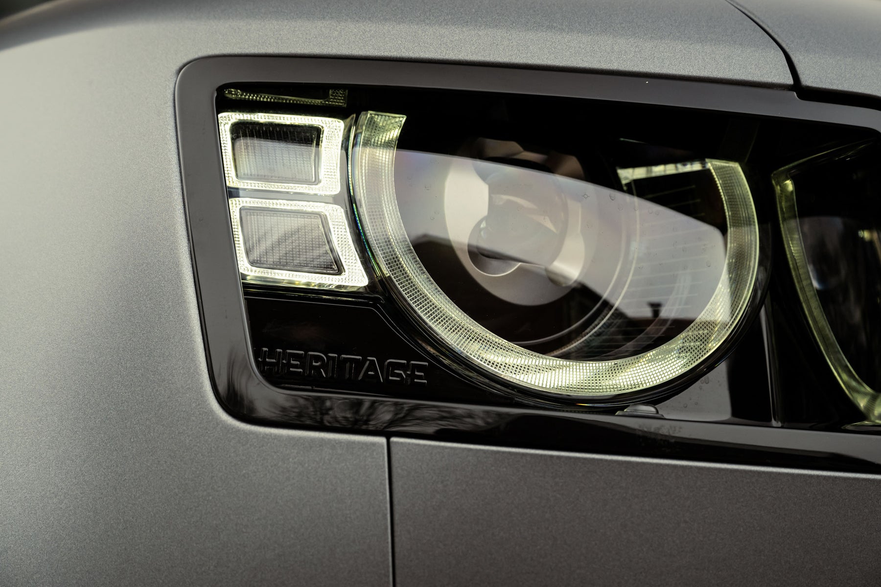 Defender 110 P400e - Satin grey