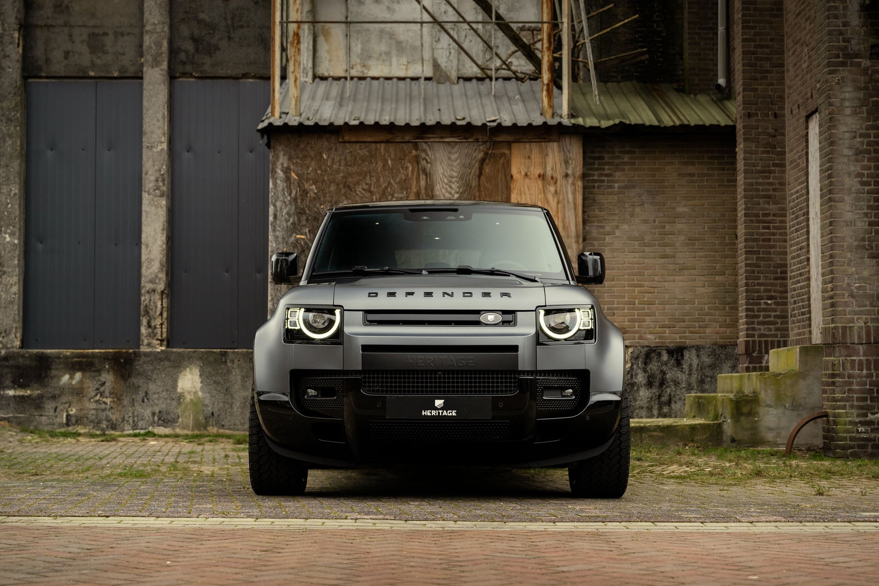 Defender 110 P400e - Satin grey