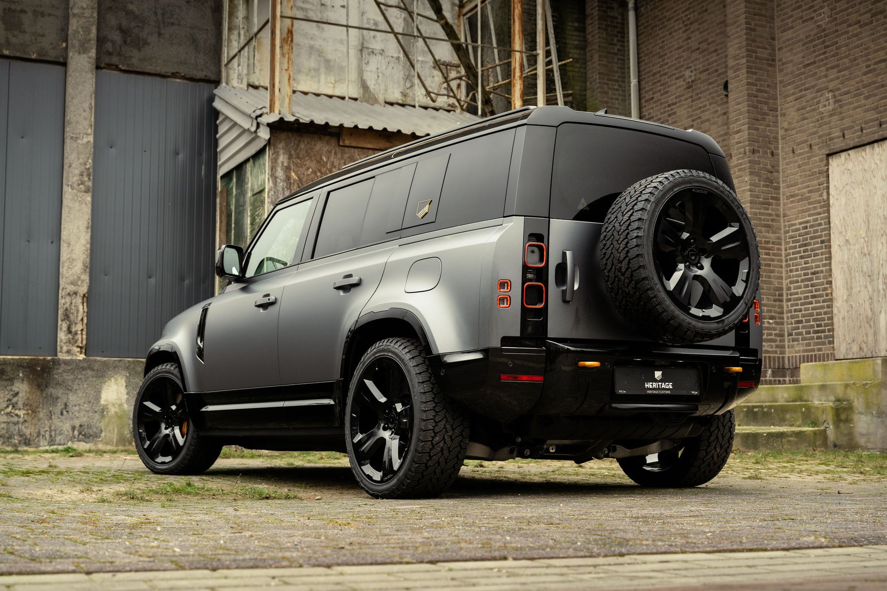 Defender 110 P400e - Satin grey