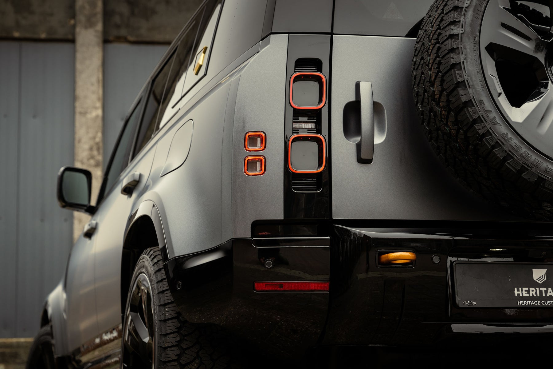 Defender 110 P400e - Satin grey