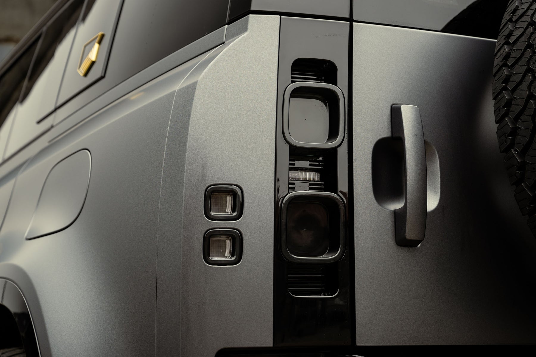 Defender 110 P400e - Satin grey
