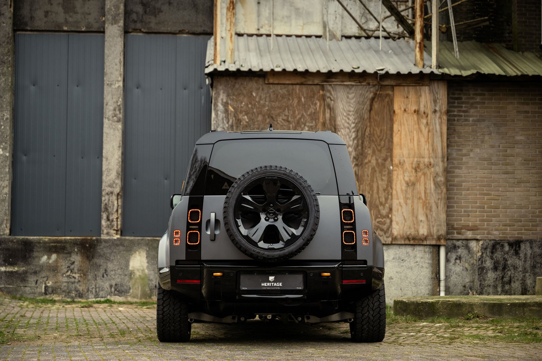 Defender 110 P400e - Satin grey