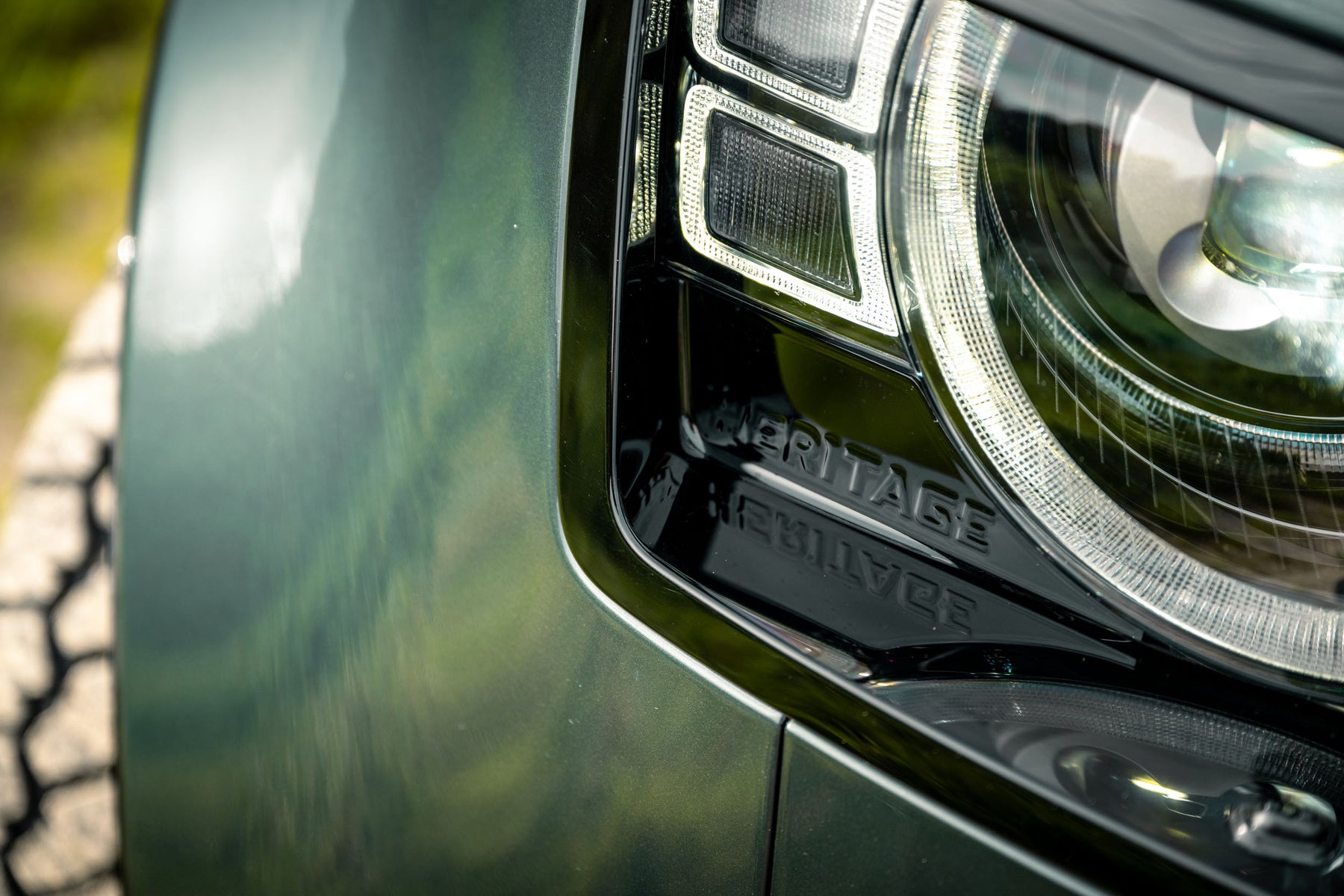 Defender 110 P400e - Belgravia green