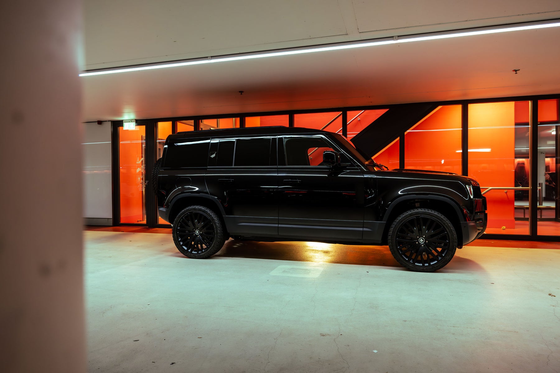 Defender D300 Commercial - Black on black