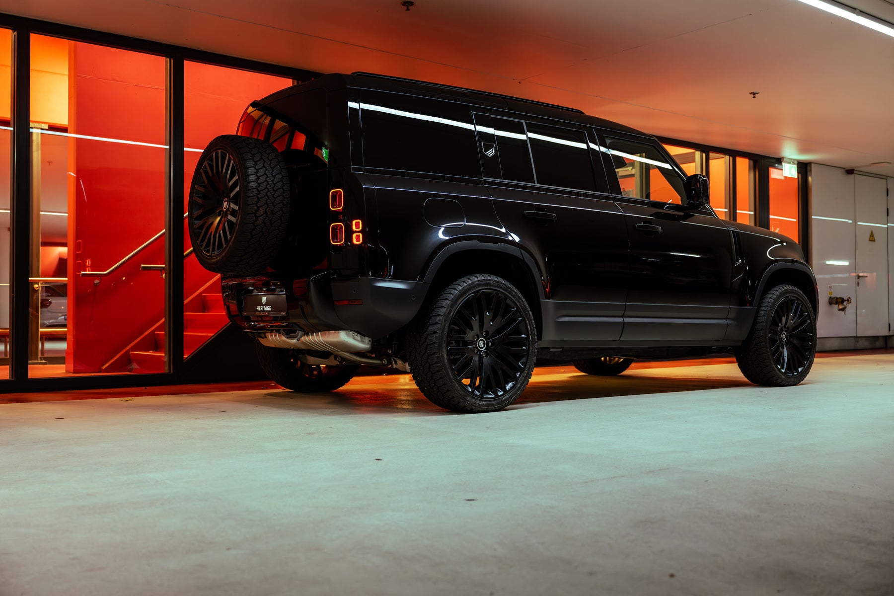 Defender D300 Commercial - Black on black