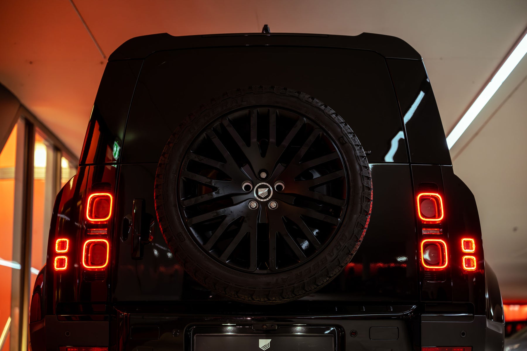 Defender D300 Commercial - Black on black
