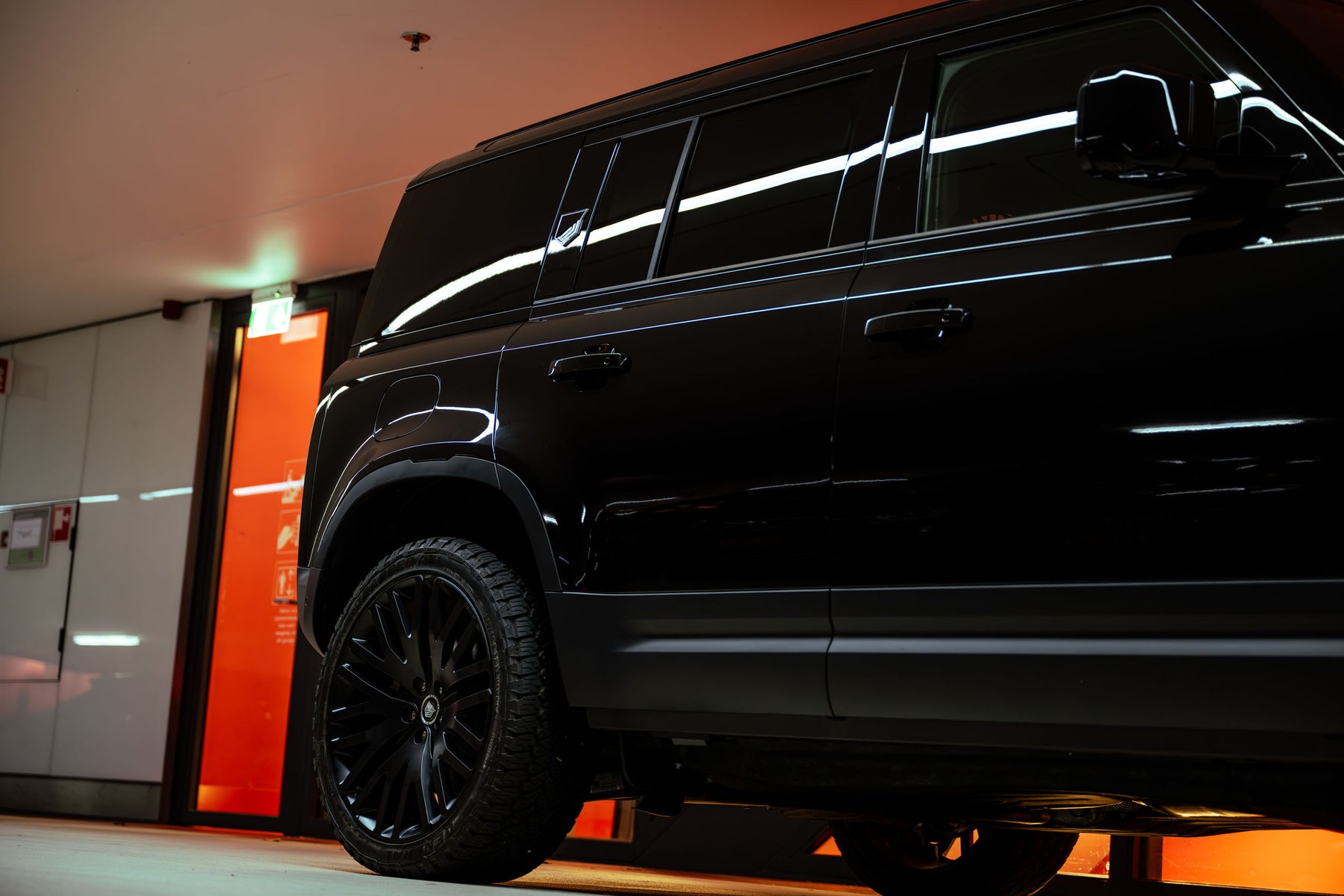 Defender D300 Commercial - Black on black