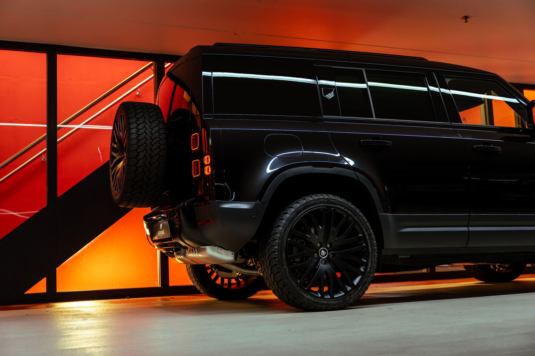 Defender D300 Commercial - Black on black