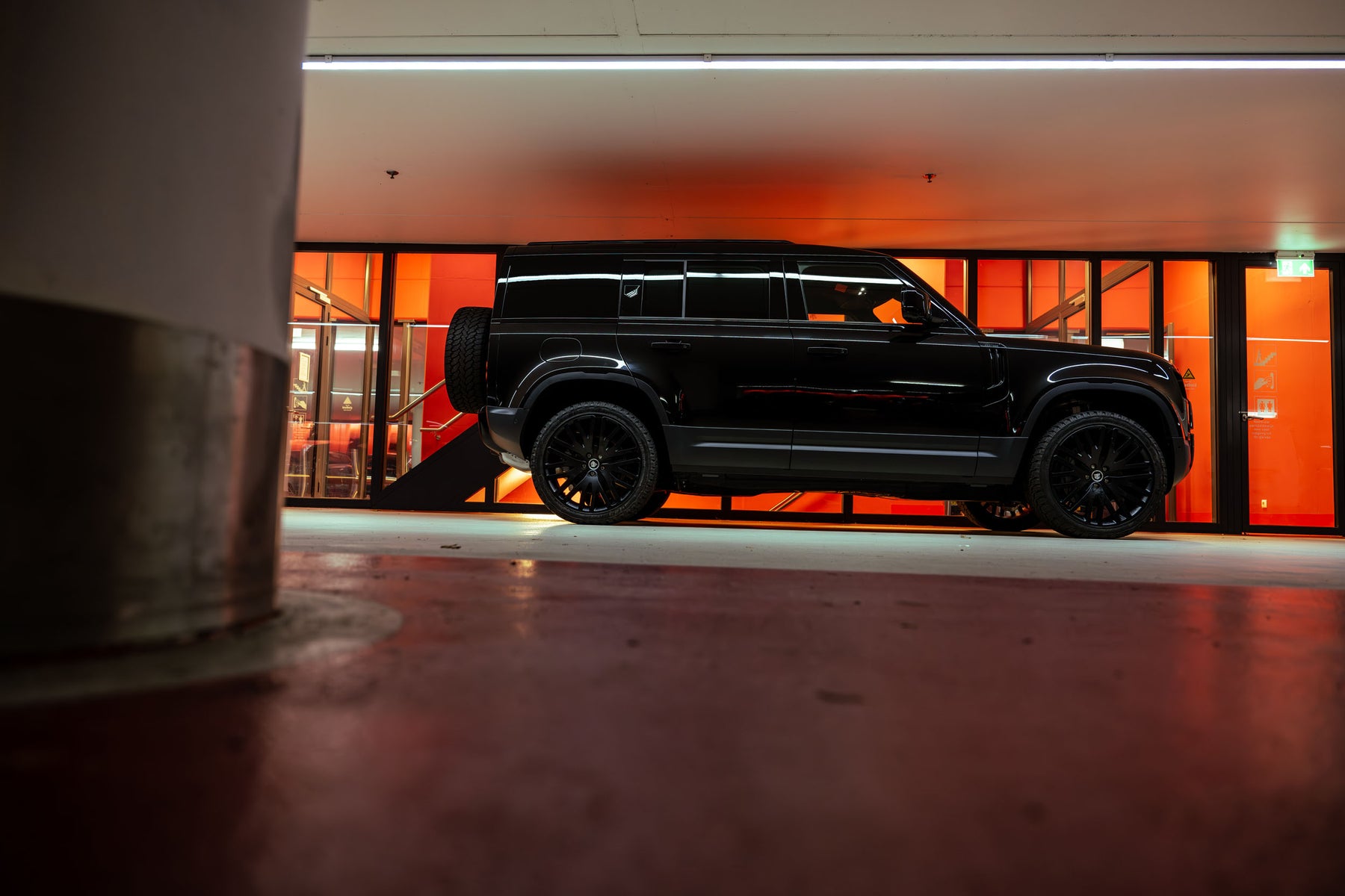 Defender D300 Commercial - Black on black
