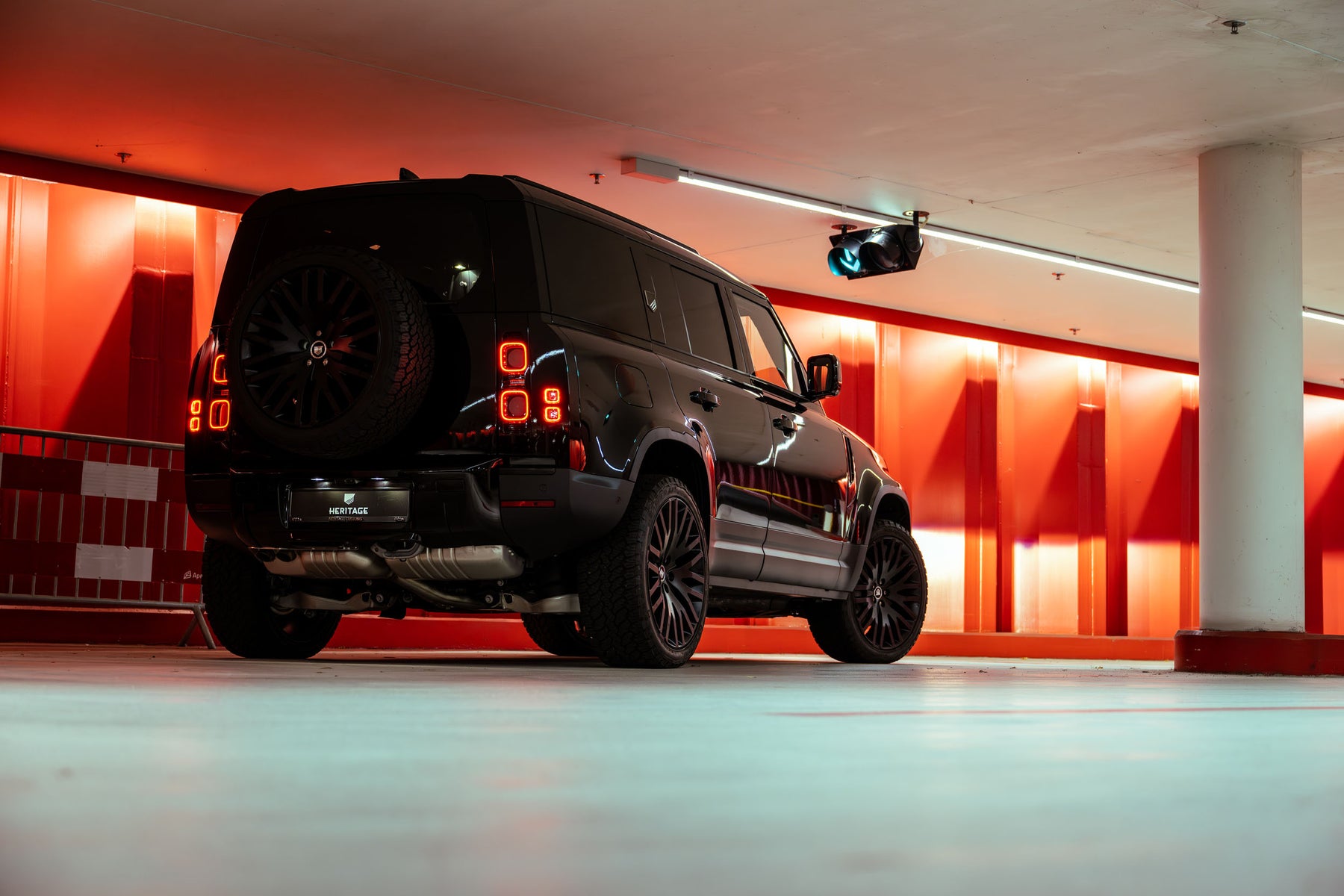 Defender D300 Commercial - Black on black