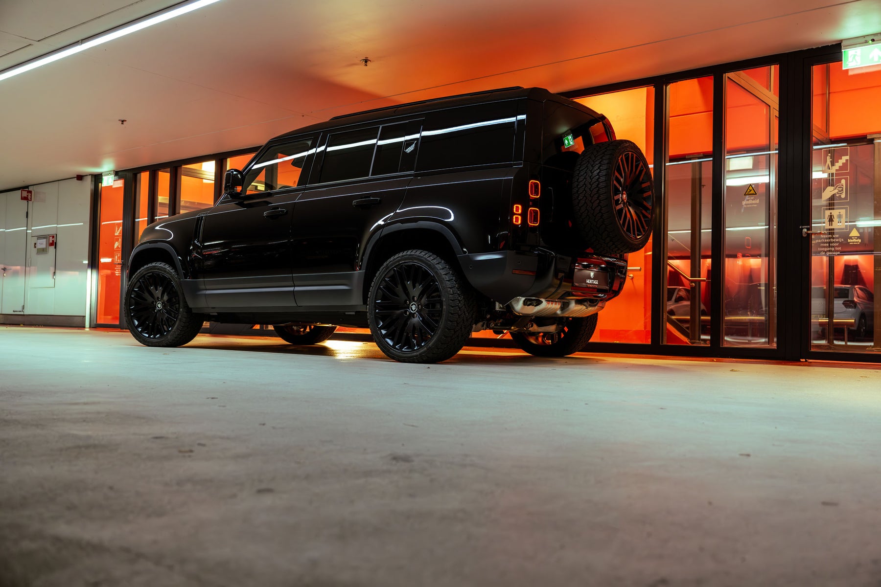 Defender D300 Commercial - Black on black