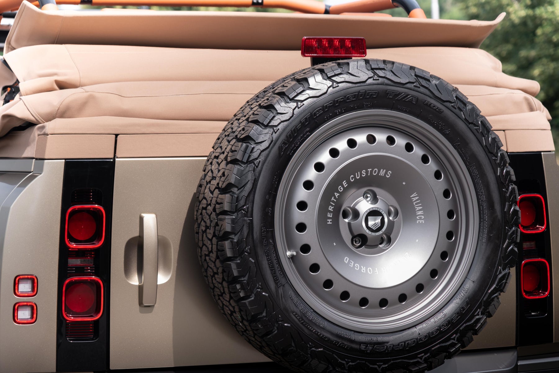 Valiance convertible - Goldfinger