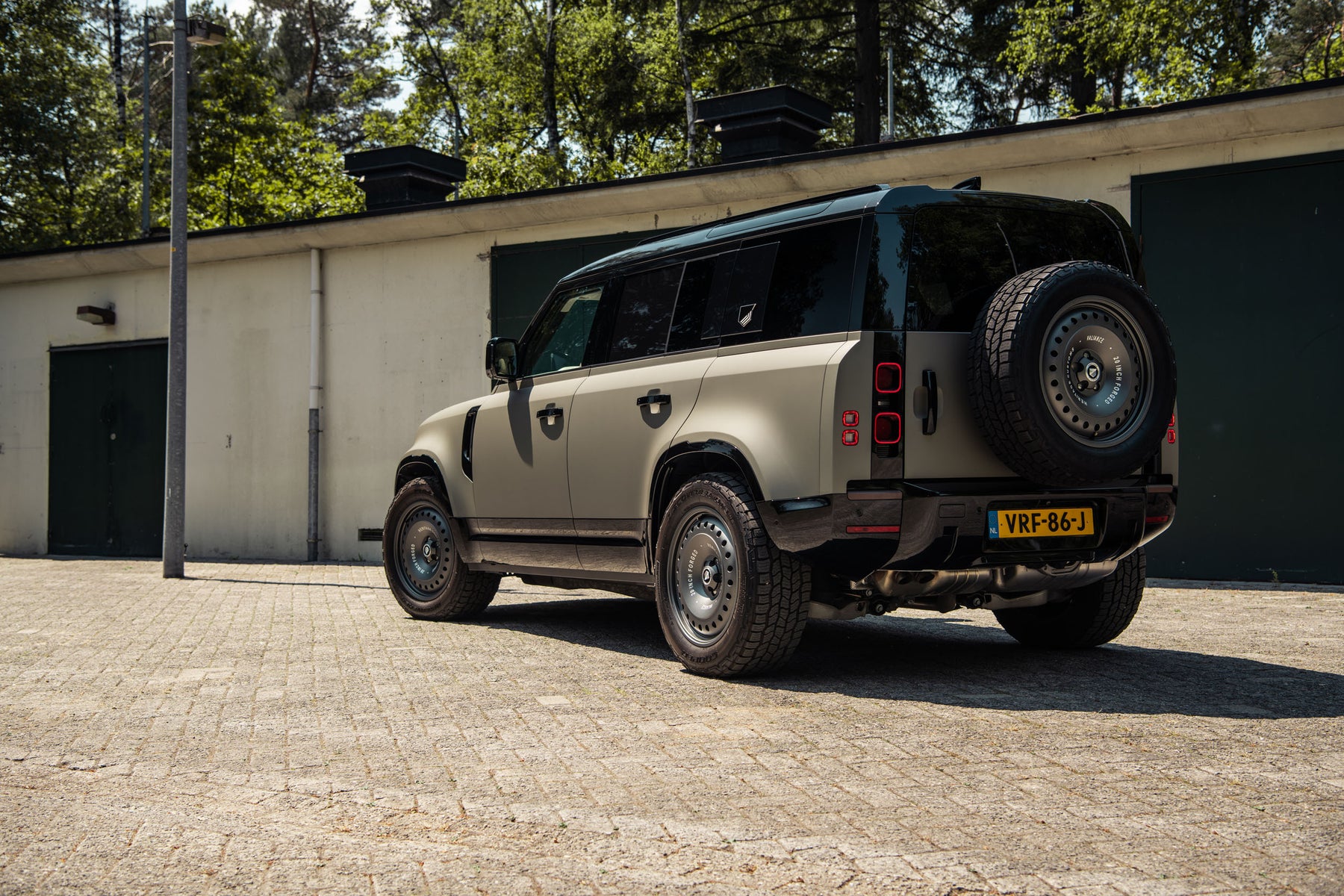 Defender D250 Commercial - Khaki
