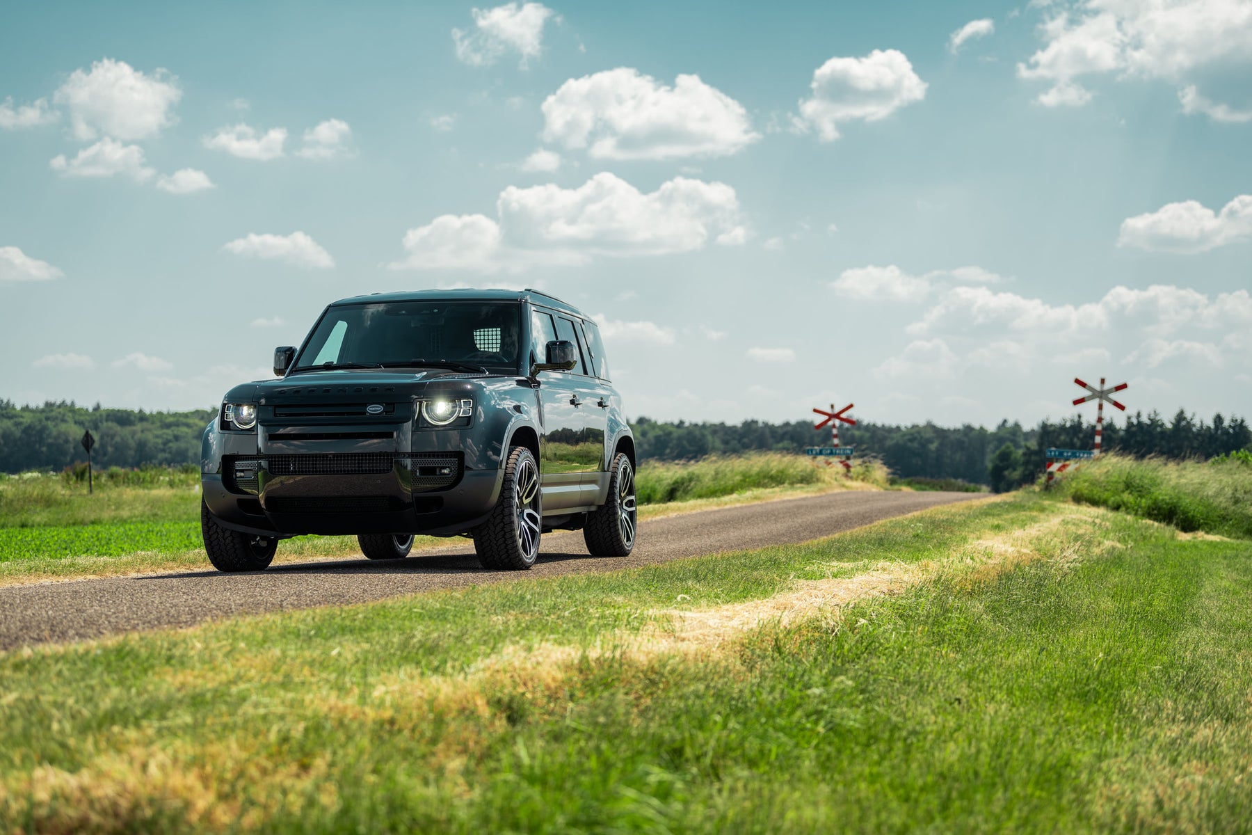Defender D300 Commercial - Black on black