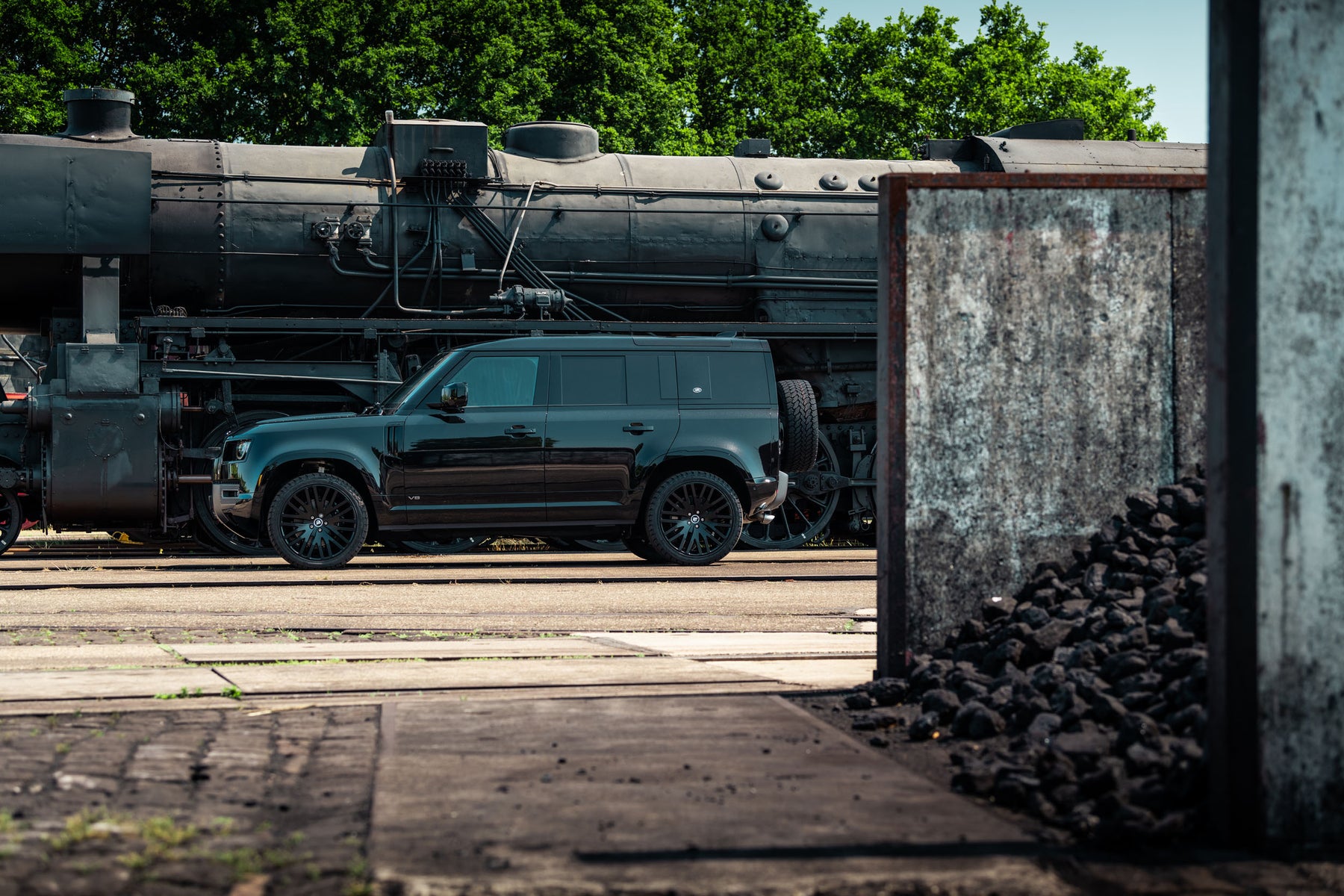 Defender V8 - Heritage Customs commercial