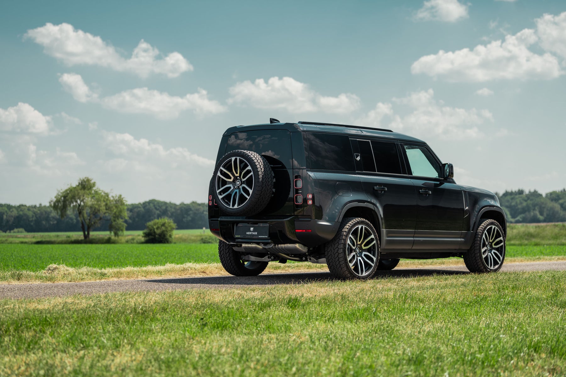 Defender D300 Commercial - Black on black
