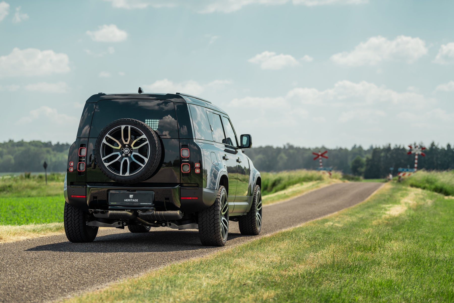 Defender D300 Commercial - Black on black