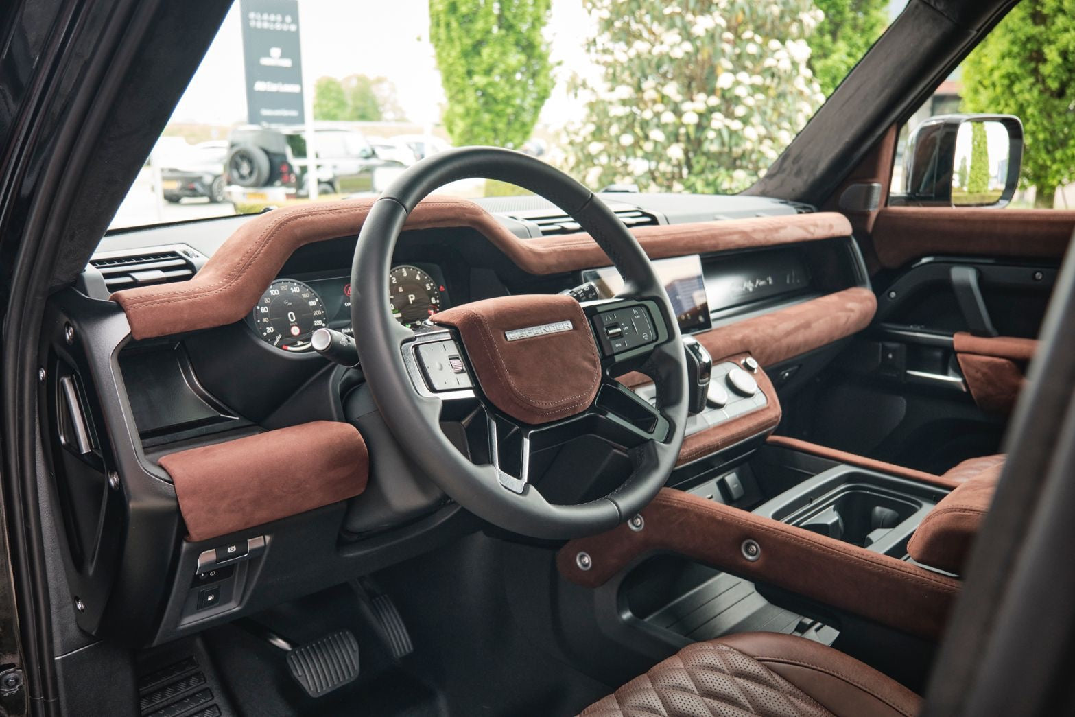 Defender P400e - Brown suede & vintage leather