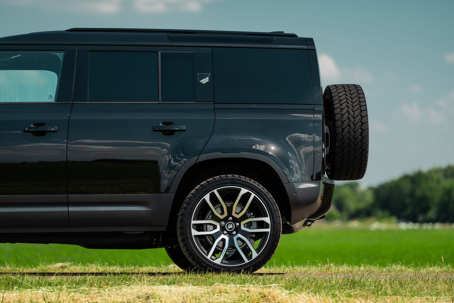 Defender D300 Commercial - Black on black