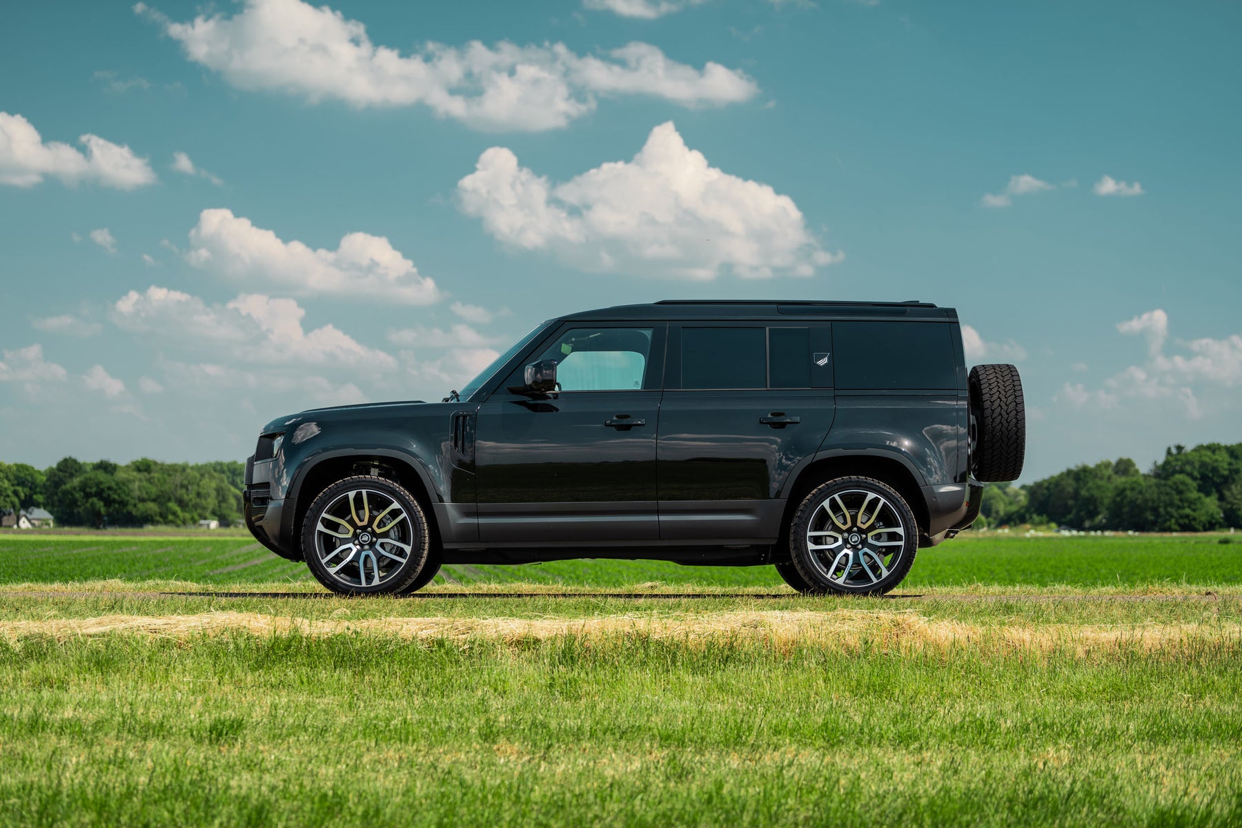 Defender D300 Commercial - Black on black